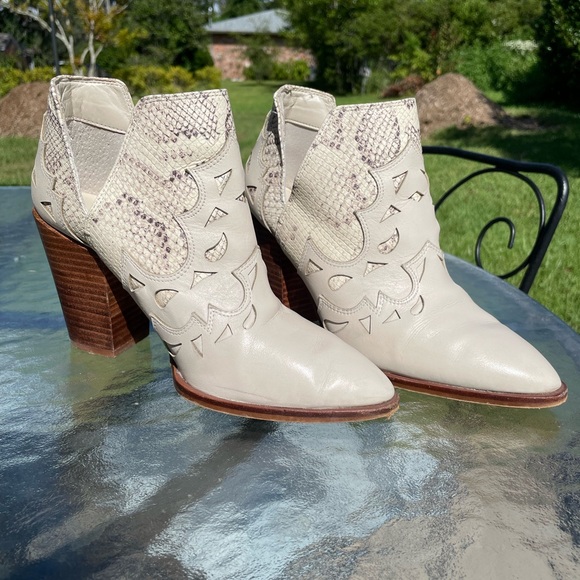 Gianni Bini Snakeskin Ankle Boots - Picture 1 of 6